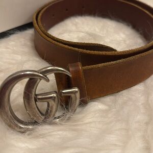 Beautiful brown and silver Gucci belt size 60-32 which I believe is a small